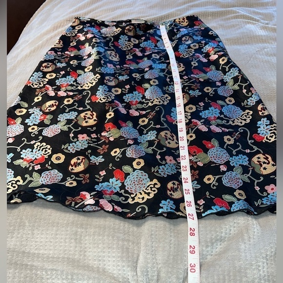 New Horizons Floral Skirt Women’s M | Silk-Like Feel | 27” Length | Elastic Wais - Picture 6 of 7